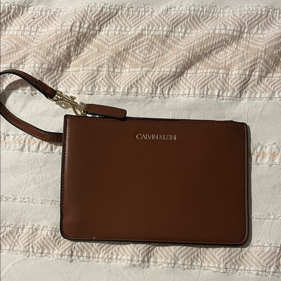 Calvin Klein Rich Brown Wristlet - Picture 1 of 3